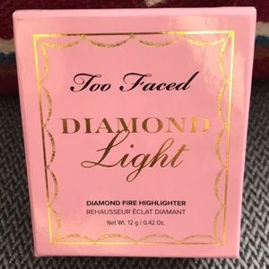 Too Faced Diamond Light Highlighter.